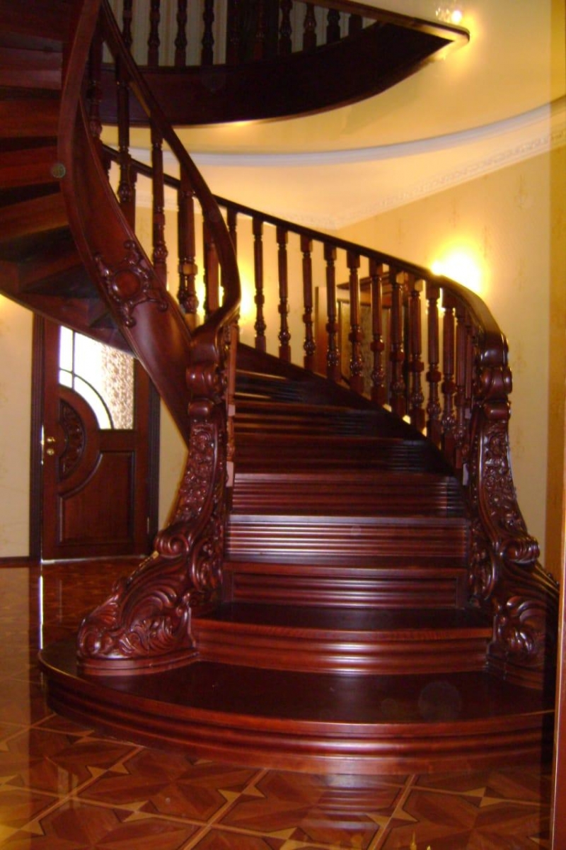 Лестницы , мебель , интерьеры из массива дерева.